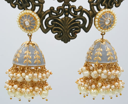 Masyvūs paauksuoti, perlais ir Meenakari emaliu dekoruoti auskarai JAMILA